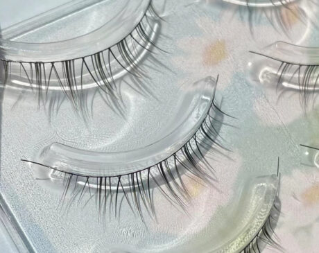What are the easiest fake lashes to put on?